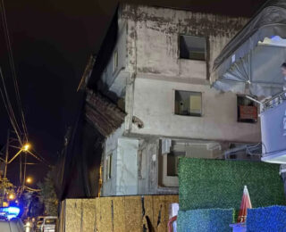 Depremin ardından hasarlı metruk bina korkuttu