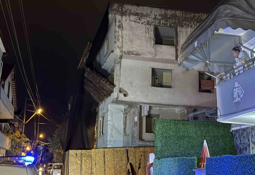 Depremin ardından hasarlı metruk bina korkuttu