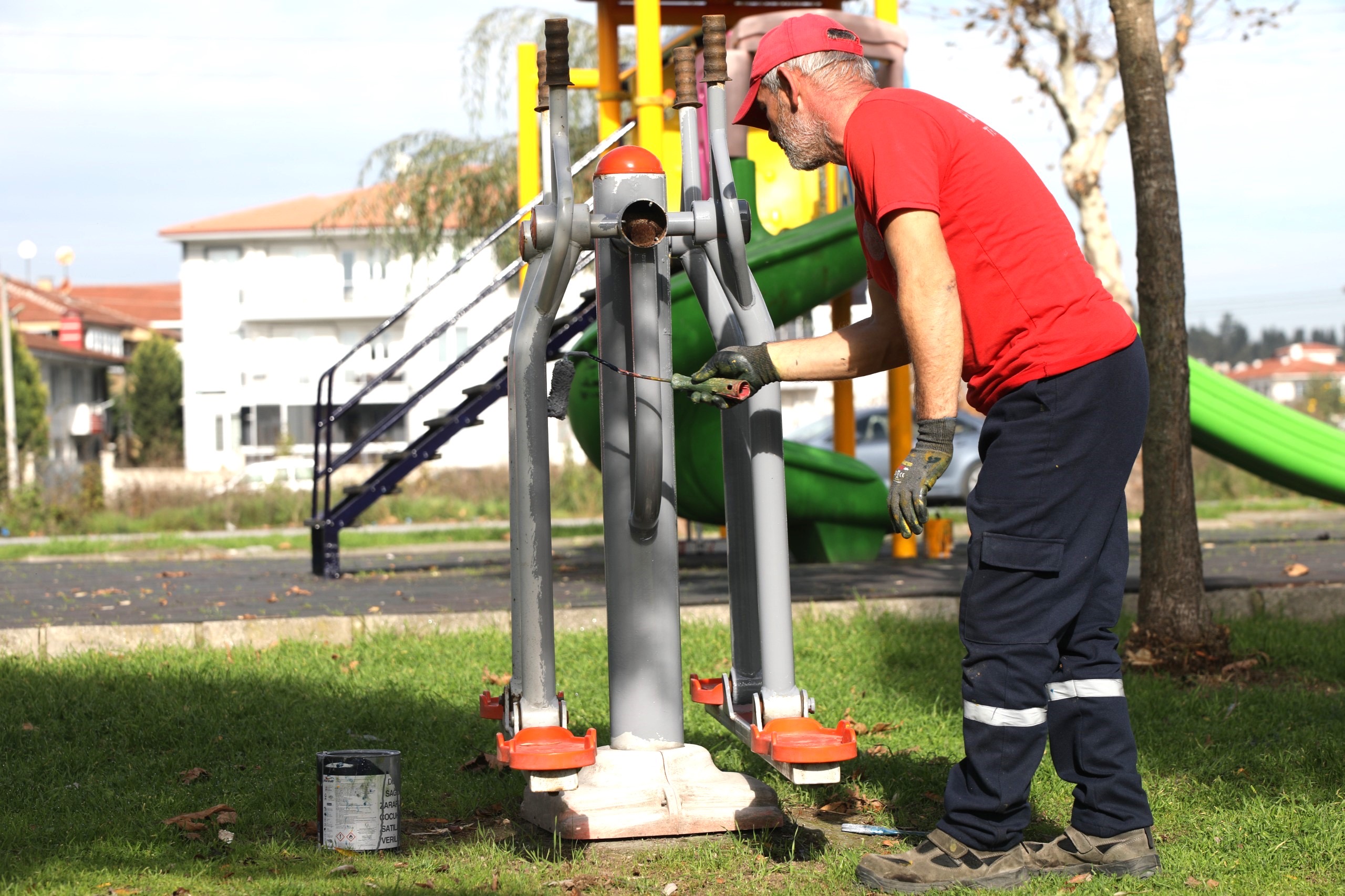 ERENLER’DE PARK VE BAHÇELERDE ÇALIŞMALAR HIZ KESMİYOR