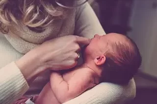 Doğum izni artıyor, babaların izni de iki katına çıkacak