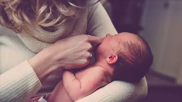 Doğum izni artıyor, babaların izni de iki katına çıkacak