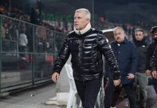 Sakaryaspor Son Dakikada Yıkıldı: Taraftardan “Yönetim İstifa” Tepkisi