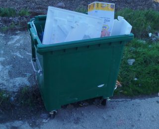 Erenlerde Yenilenen Çöp Konteynırlarına Zarar Tepki Çekti