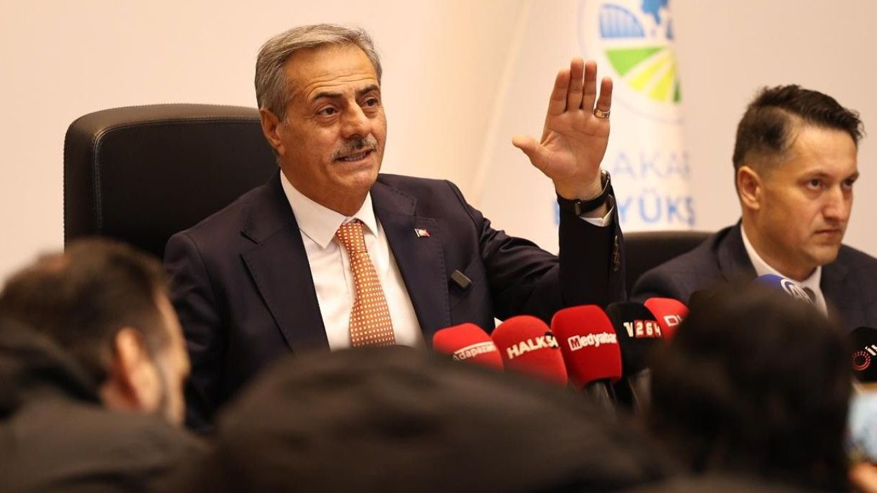 Başkan Alemdar, Sapanca Gölü iddialarına AKOM’da slaytlarla yanıt verdi