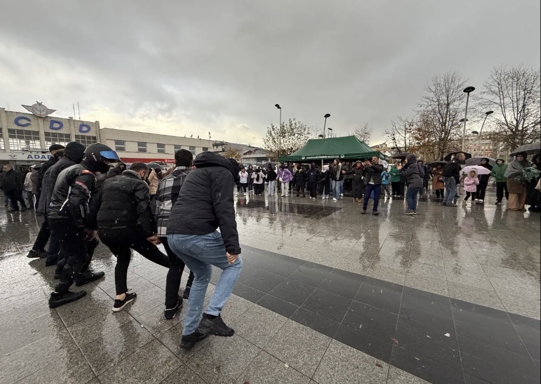 Sakarya’da Hamsi Festivali | Dolu Yağışına Rağmen Horon