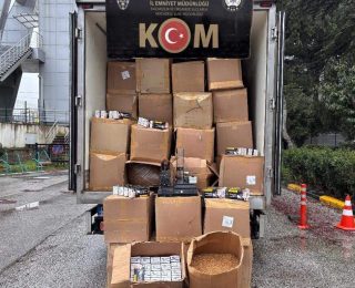 Adapazarı’nda Kaçak Tütün Operasyonu: Tonlarca Ürün Ele Geçirildi