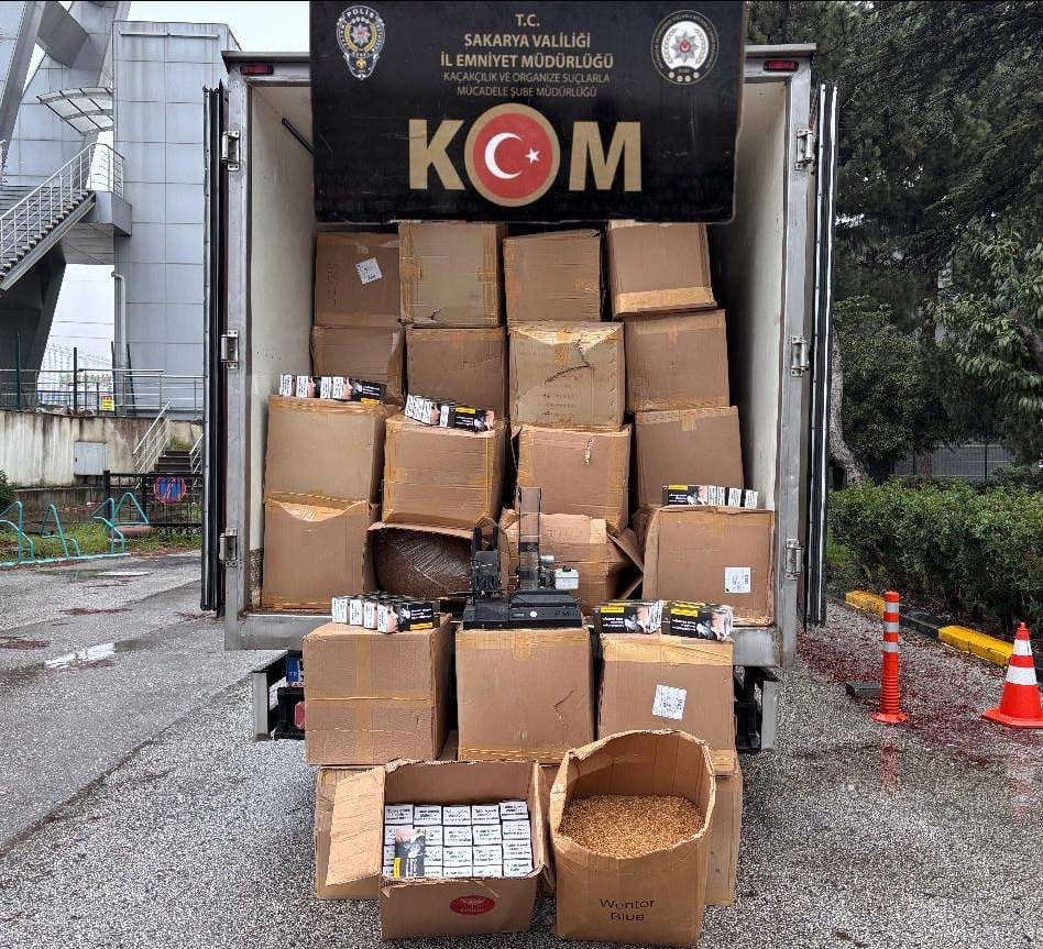 Adapazarı’nda Kaçak Tütün Operasyonu: Tonlarca Ürün Ele Geçirildi