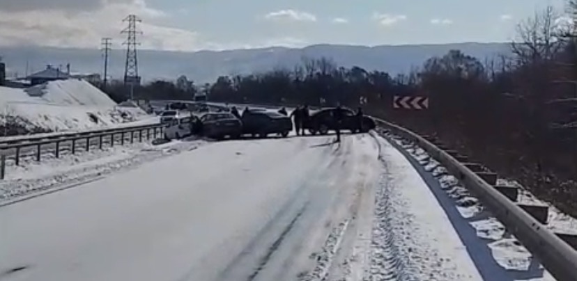 D-140’da araçlar birbirine girdi