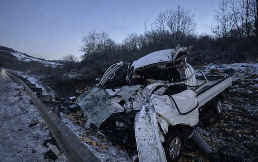 Sakarya’da Kamyonet Takla Attı: Baba ve Oğlu Yaralandı