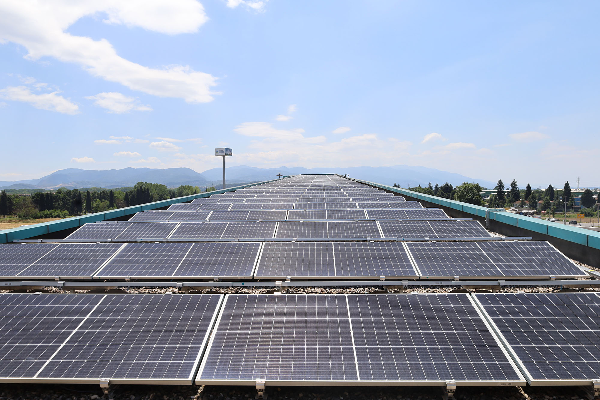 Terminal GES hizmet binalarına elektrik üretiyor