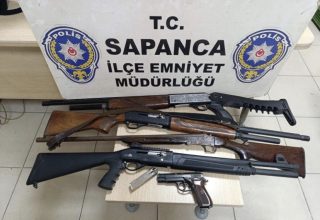 Sapanca’da Şüpheli Araç Durduruldu! Devamında Ev Araması Yapıldı