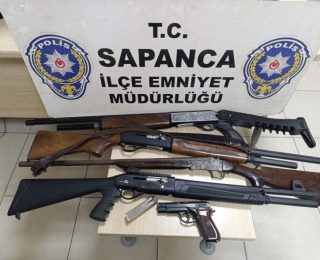 Sapanca’da Şüpheli Araç Durduruldu! Devamında Ev Araması Yapıldı