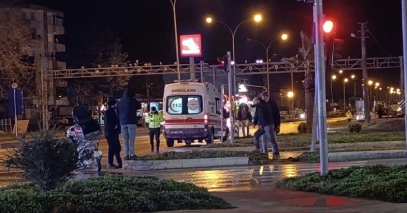 Otomobil ile Motosiklet Çarpıştı