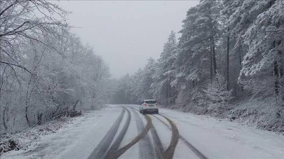 Sakarya’da Kar Yağışı Etkili Oluyor: Yüksek Kesimlerde Kar Tutmaya Başladı