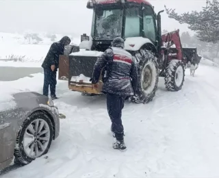 Sakarya’da kar nedeniyle yaylada mahsur kalan 15 araç kurtarıldı