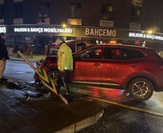 Dolmuş ile SUV tipi araç çarpıştı: 5 yaralı