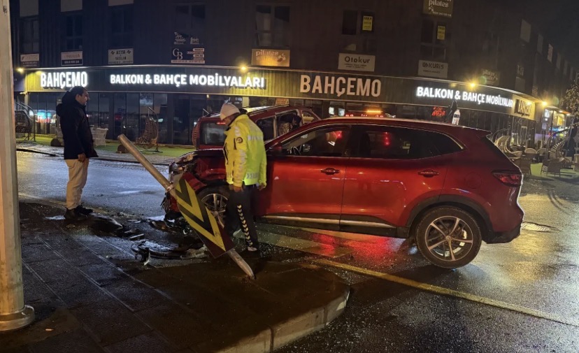 Dolmuş ile SUV tipi araç çarpıştı: 5 yaralı