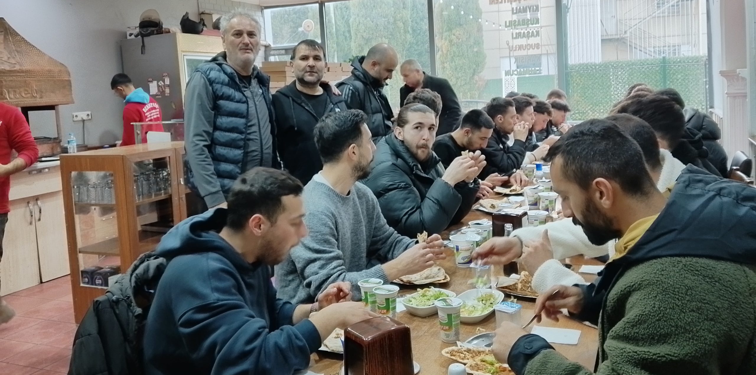 İsa Yenioğlu’ndan Erenlerspor’a Kuzuluk Galibiyeti Sonrası Moral Yemeği