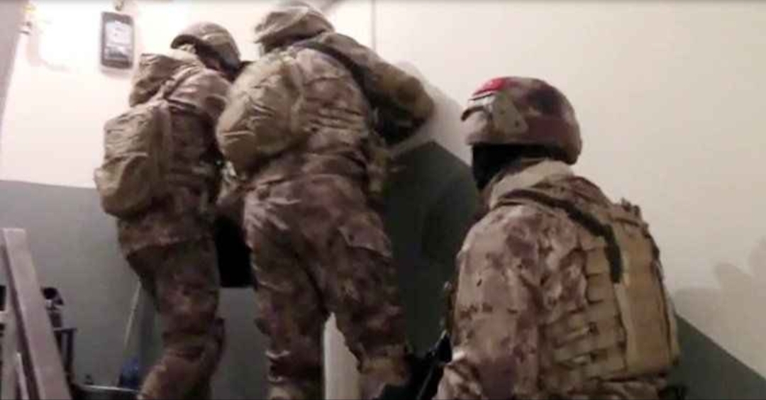 Göçmen kaçakçılarına baskın