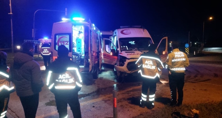 Akyazı’da Ambulans Kazası | Hasta Nakli Sırasında Çarpışma