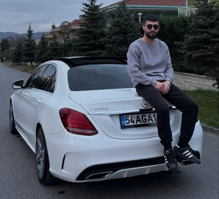 Sapanca’da Bıçaklı Kavga: 23 Yaşındaki Genç Hayatını Kaybetti