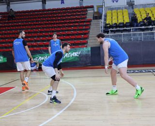 Büyükşehir Basketbol’da Başantrenör ve oyunculardan ortak mesaj: “Salonu dolduralım”