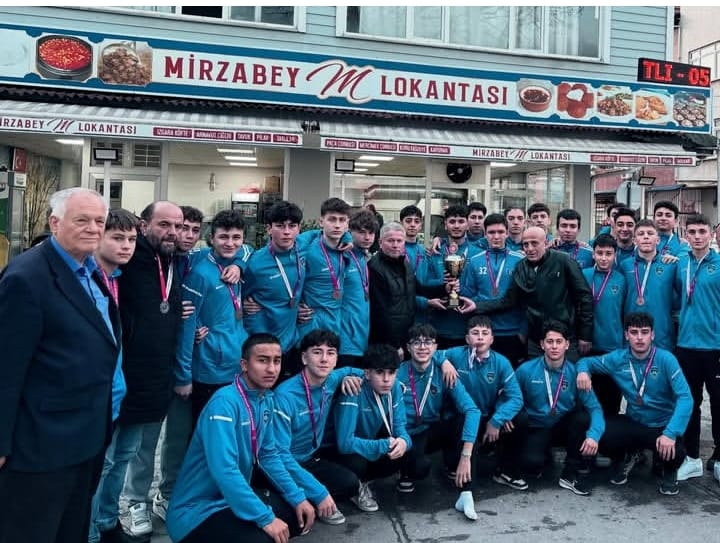 Erenlerspor U16 Şampiyonluğunu Yemekle Kutladı