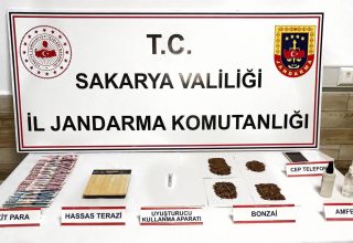 Karasu’da Uyuşturucu Operasyonu: Bonzai ve Sıvı Amfetamin Ele Geçirildi