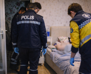 Karasu’da 62 Yaşındaki Kadın Evinde Ölü Bulundu
