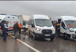 Sakarya Akyazı’da Ambulans ile İşçi Servisi Çarpıştı: 11 Yaralı