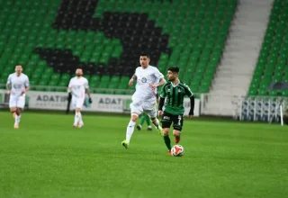 Sakaryaspor Kan Kaybetmeye Devam Ediyor