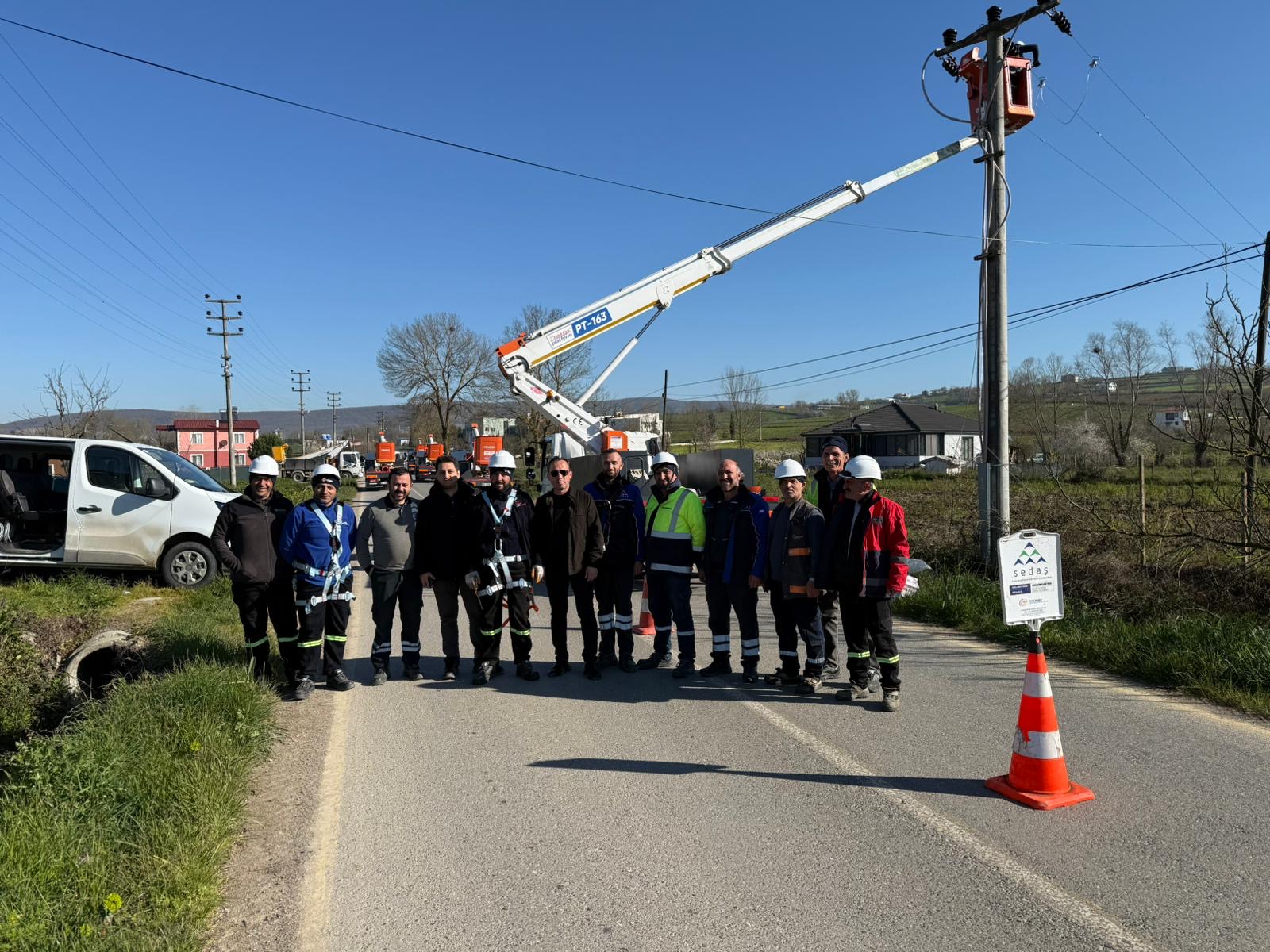 Karadere Mahallesi’nde elektrik hatlarında bakım çalışması