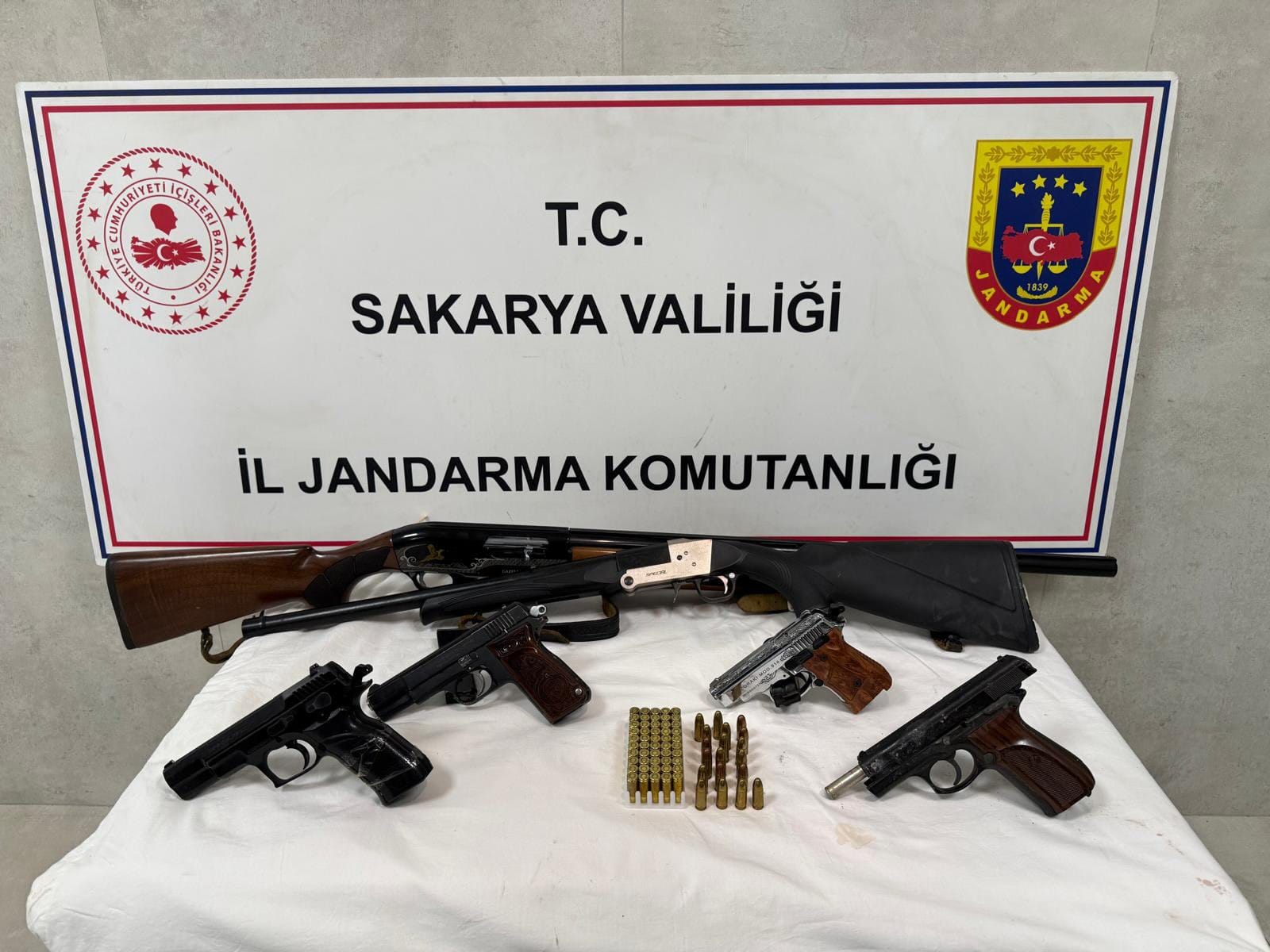 Sapanca’da Silah Kaçakçılığı Operasyonu: 2 Şüpheli Tutuklandı