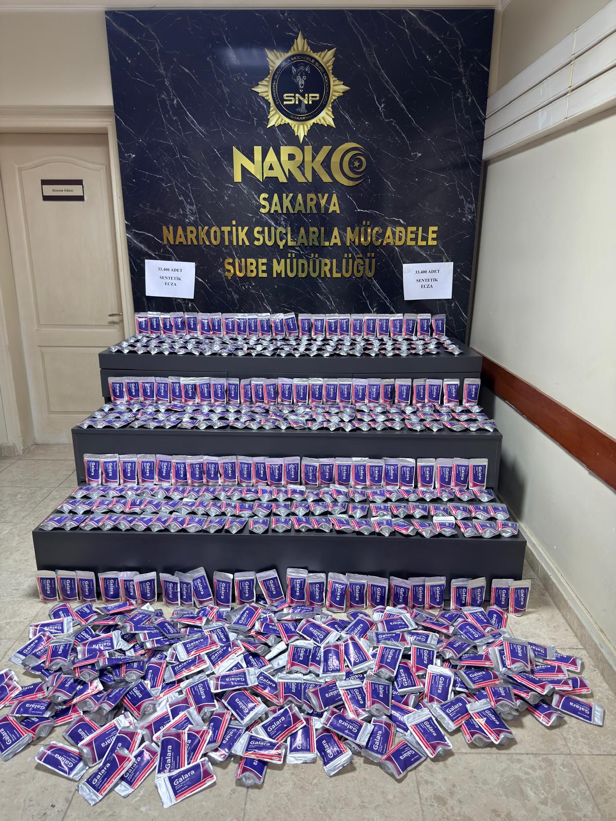 Akyazı’ya Uyuşturucu Getiren Şahıs Kıskıvrak Yakalandı: 33 Bin Adet Sentetik Ecza Ele Geçirildi