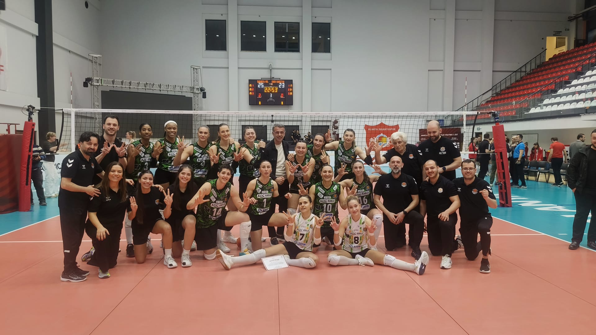 Sakaryalı Sultanlar Tarih Yazdı: Namağlup Lider Büyük Finalde!