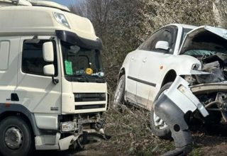 Akyazı’da otomobil ile tanker çarpıştı