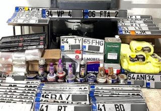 Sakarya’da Sahte Plaka Operasyonu! Baskı Makinesi ve 98 Plaka Ele Geçirildi