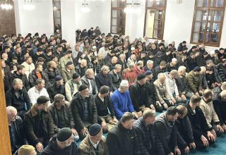 Sakarya’da Kadir Gecesi’nde vatandaşlar camilere akın etti