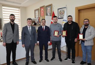 BELEDİYEDE ANLAMLI BULUŞMA ‘KİMSE GÖRMEDEN’ PROJESİNE DESTEK VEREN ESNAFLARA TEŞEKKÜR