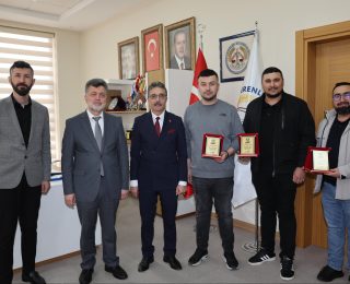 BELEDİYEDE ANLAMLI BULUŞMA ‘KİMSE GÖRMEDEN’ PROJESİNE DESTEK VEREN ESNAFLARA TEŞEKKÜR