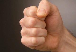 Yaşlı Müşteriye Yumruklarla Saldırdı