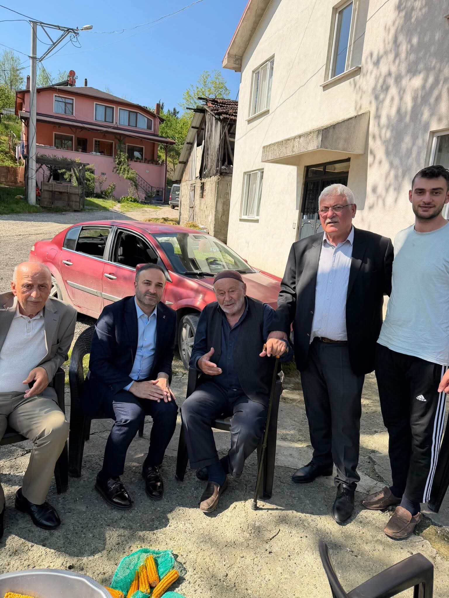 AK Parti Erenler Teşkilatı Sahada: “Gönüllere Dokunmaya Devam Ediyor”