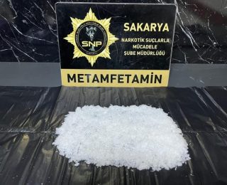 Arifiye’de Uyuşturucu Operasyonu: 245 Gram Metamfetamin Ele Geçirildi