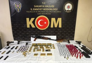 Sakarya’da Silah Kaçakçılarına Darbe: Cephanelik Gibi Evden Çok Sayıda Silah