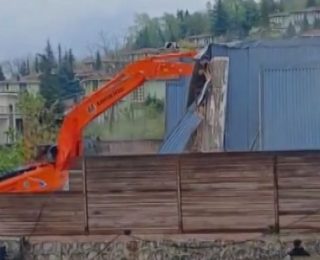 Cinayet sonrası aile bungalovları yıktırdı