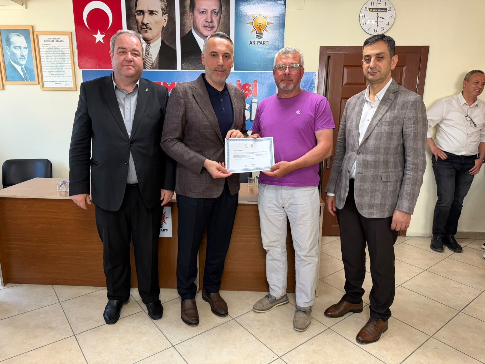 AK Parti’de Teşekkür Belgesi Dağıtımı Devam Ediyor