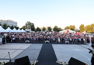 Milletimiz uğruna can verilen vatanı darbecilere teslim etmedi, hiçbir zaman etmeyecek”