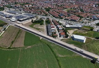 Büyükşehir Yazlık Kavşağı’nın trafik yükünü   alacak duble yolda asfalt çalışmasına başladı