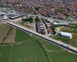 Büyükşehir Yazlık Kavşağı’nın trafik yükünü   alacak duble yolda asfalt çalışmasına başladı