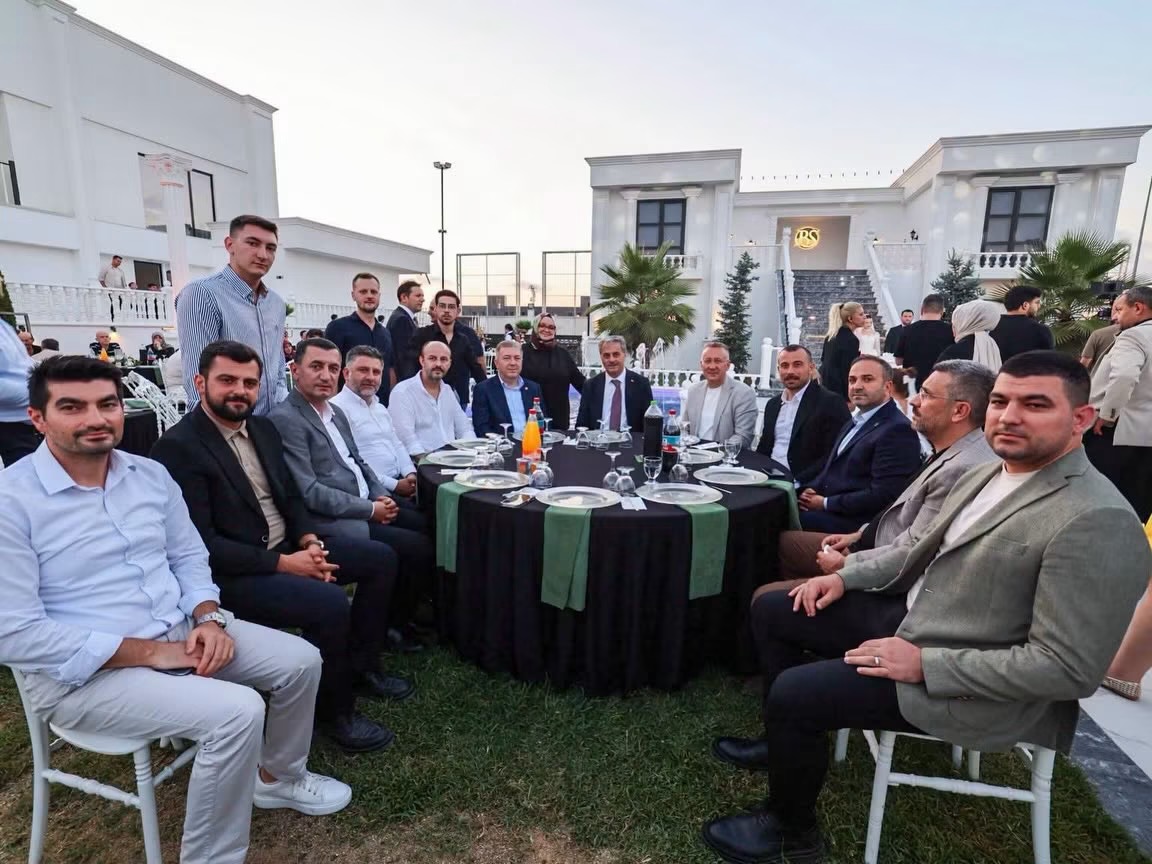 Erenler’de Kesintisiz Mesai: Başkan Ömer Barik ve Teşkilatı Sahada